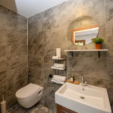 New & Old Town 4br Balat, Seaside