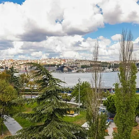New & Old Town 4br Balat, Seaside Apartment Istanbul